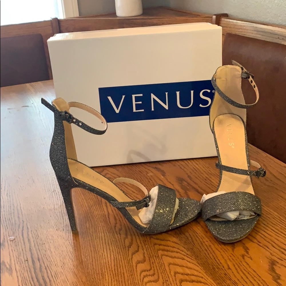 NWT Venus gunmetal heels